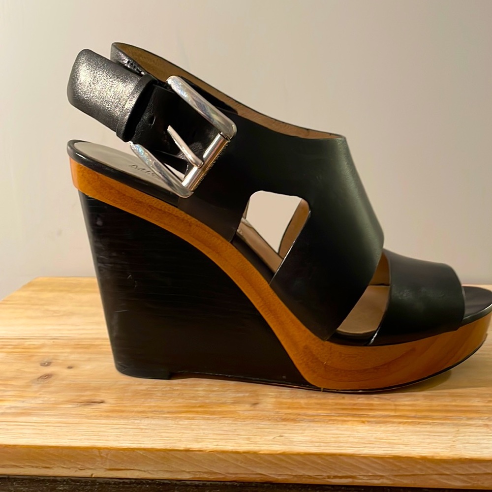 Michael Kors Beautiful Wedge ♥️👠 Size 8.5